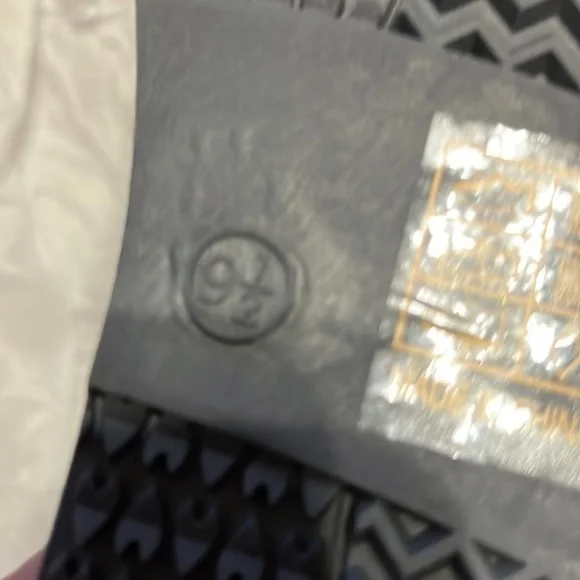 New in box Women's Shorty-New Mid Calf Winter Snow Boots 9.5 Gray - Picture 6 of 7